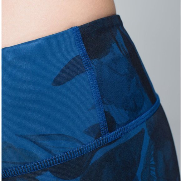 Lululemon Wunder Under Crop II *Full-On Luxtreme Jumbo Inky Floral 4 - Picture 5 of 16